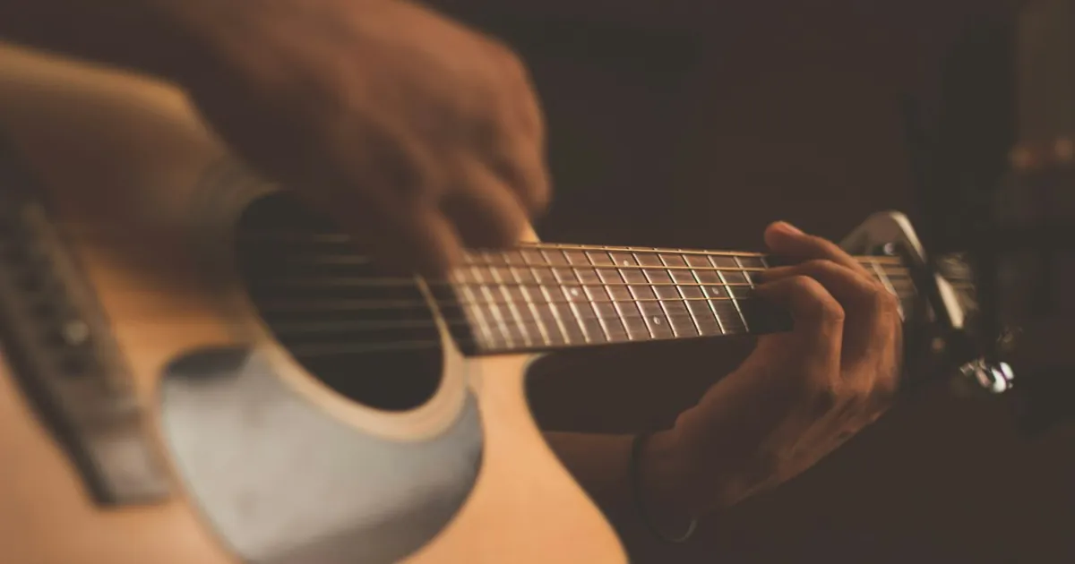 The Accidental Algorithm: How Karplus-Strong Turns Noise Into Plucked Strings