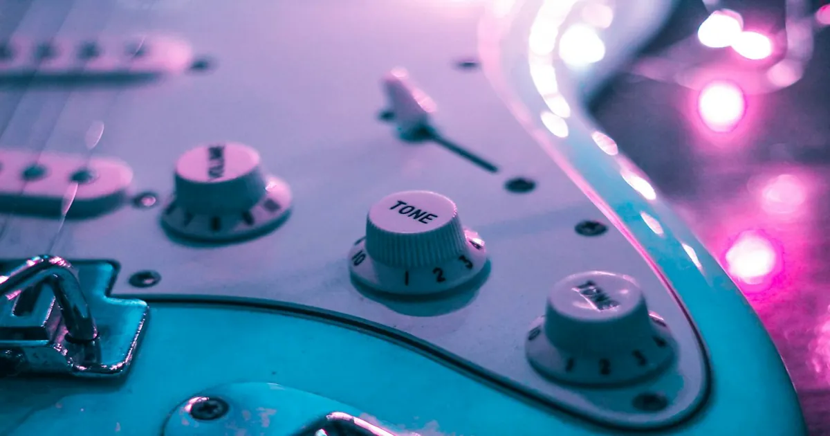 Vibrato Is FM, Tremolo Is AM, and Leo Fender Called Both By The Wrong Name