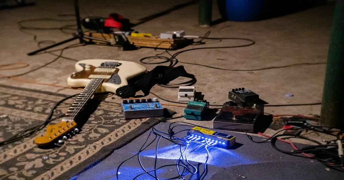 The Wah Pedal Circuit: How an Italian Inductor and a Q of 10 Made a Guitar Sound Human
